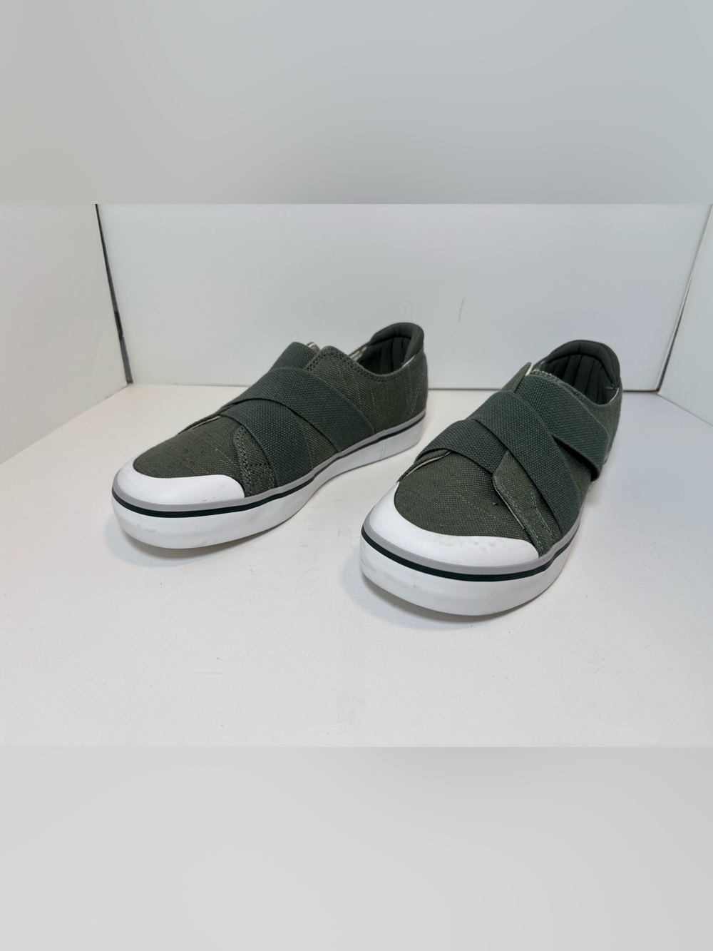 Keen Elsa III Gore Green canvas slip on sneakers-size 7 US Women’s